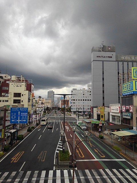 宇都宮駅の近くの道路