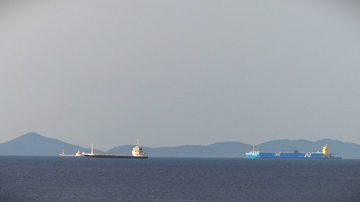 朝の散歩で海を撮りました。　２