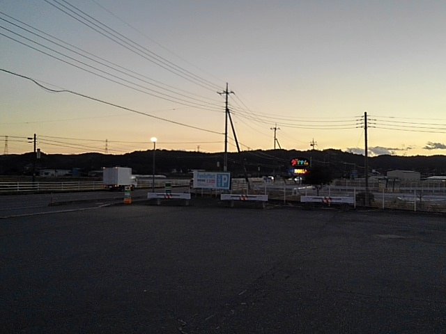 夕焼けの駐車場