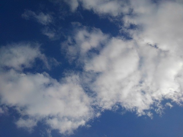 12月の最初の日の空