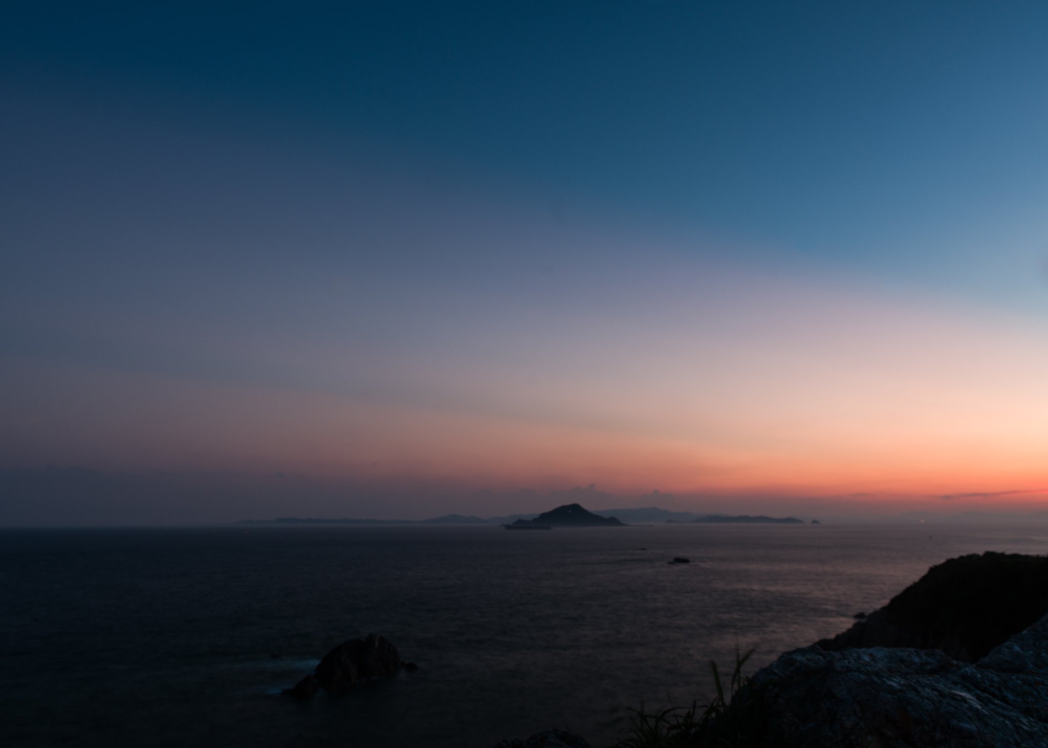 夕暮れのオレンジ　夜の始まりの青