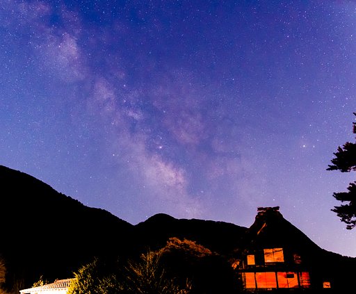真夜中の白川郷Ⅲ_和田家と天の川