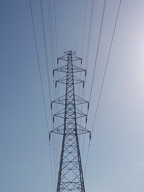 ドーンと構えてるように見える鉄塔