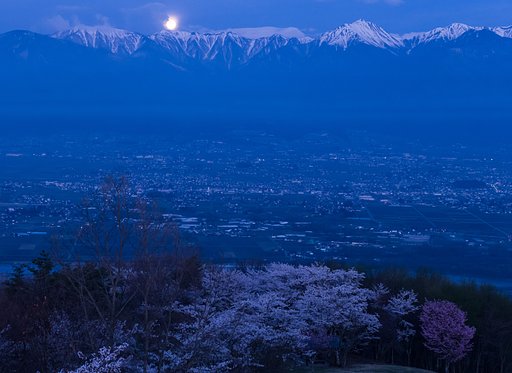 安曇野夜明前　満月と共に