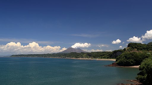 鹿屋港から眺める桜島