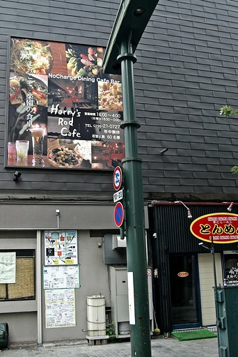朝の光の飲食街