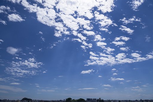 降り注ぐ青空