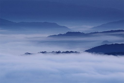 流れる霧を望遠で