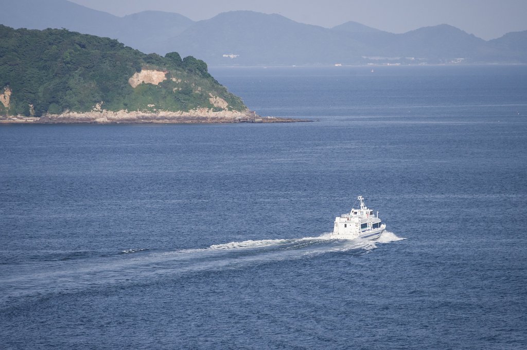 初夏の海を往く