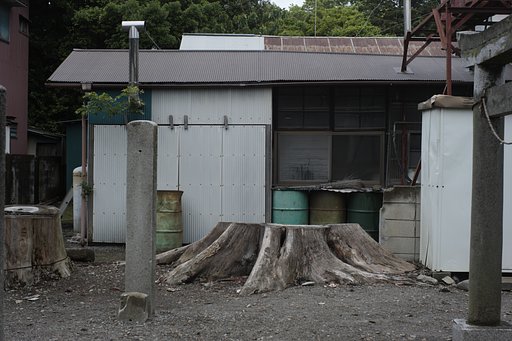 お茶屋さん裏手