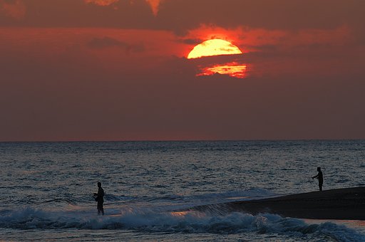 夕暮れの釣り人達