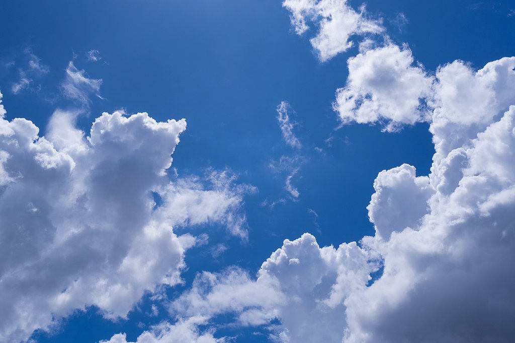不安定な夏雲