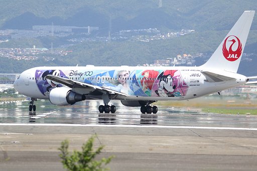 伊丹空港・JALディズニー特別塗装機・出発