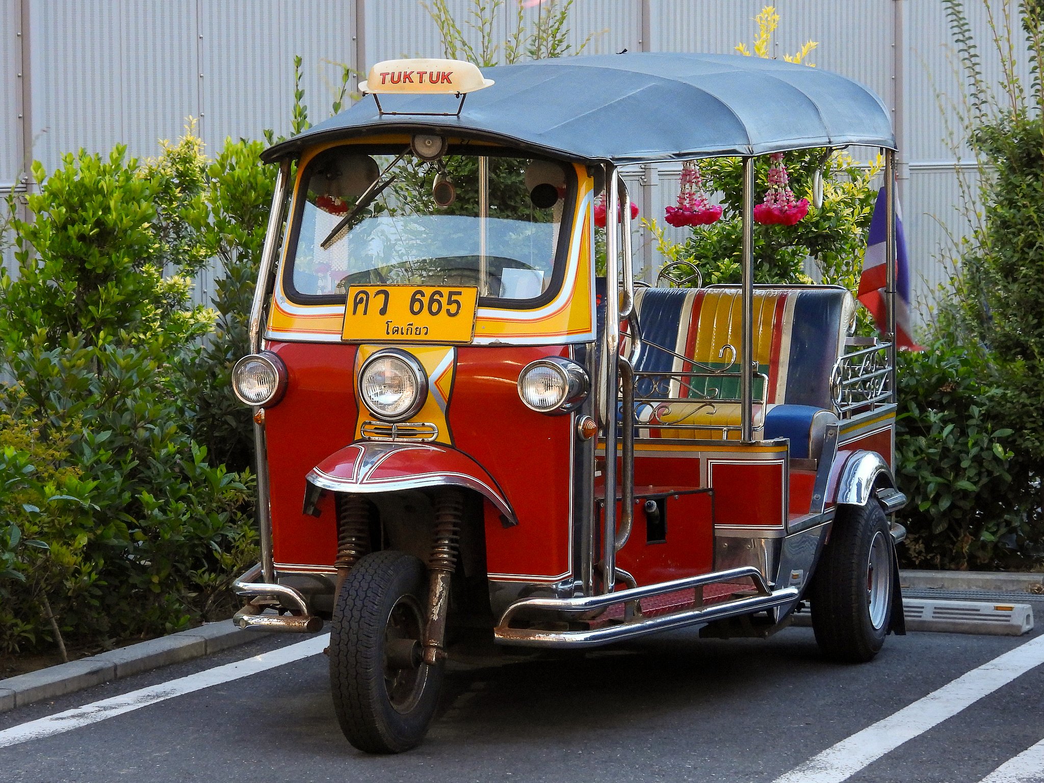 駐車場のTUKTUK