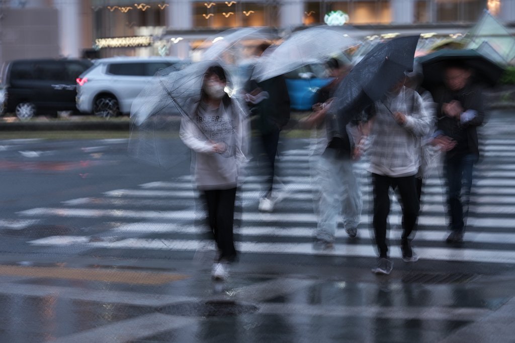 街の雨