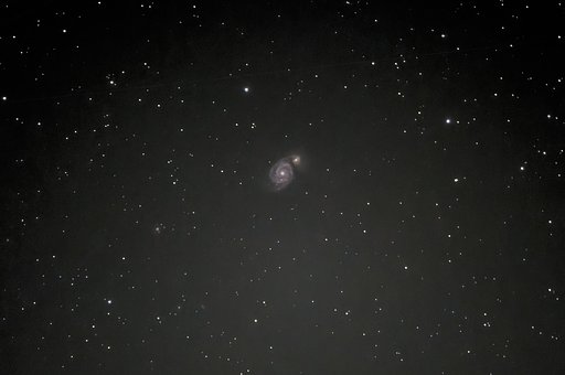 りょうけん座の子持ち星雲