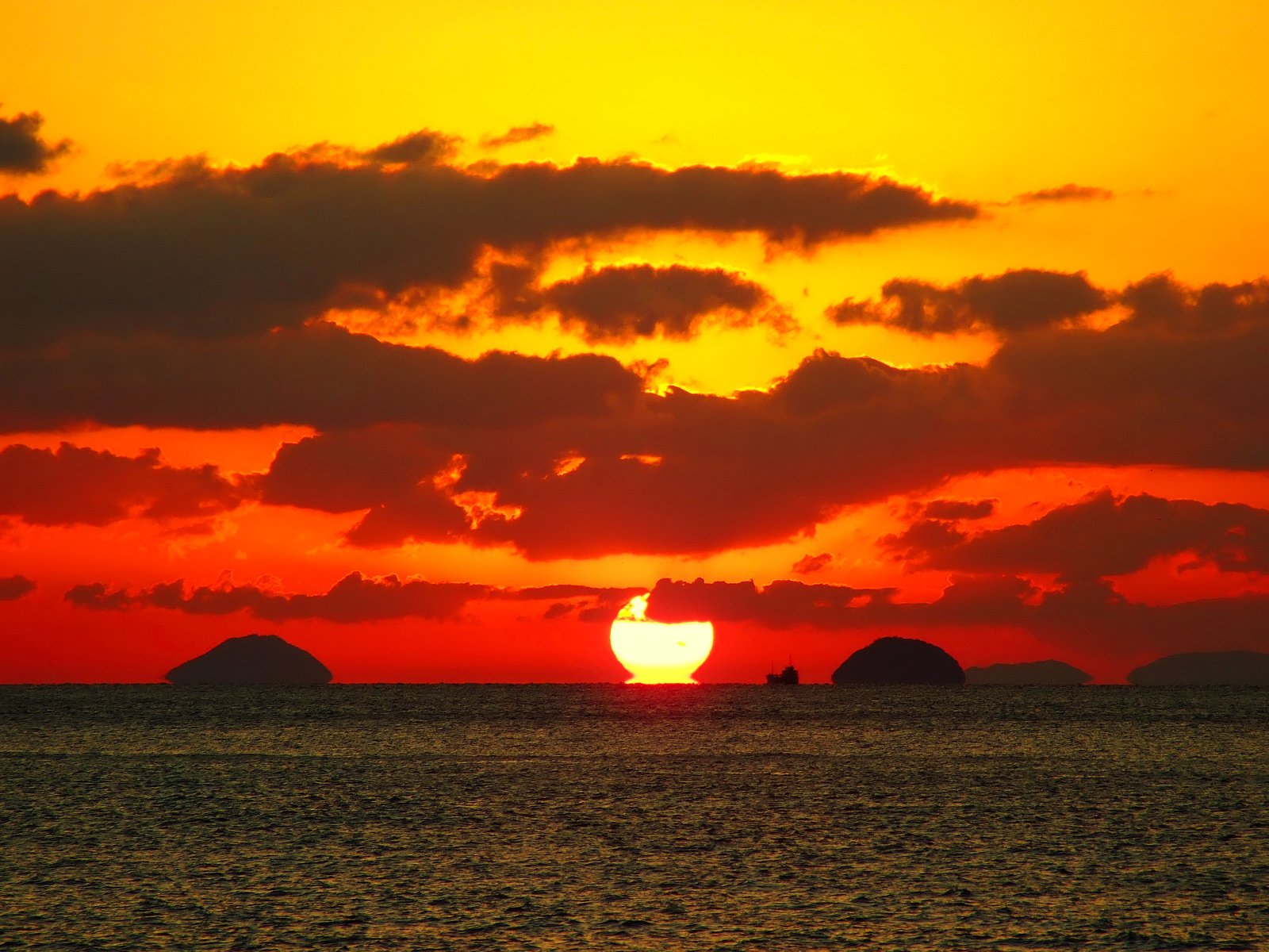 瀬戸の夕景　だるま夕日