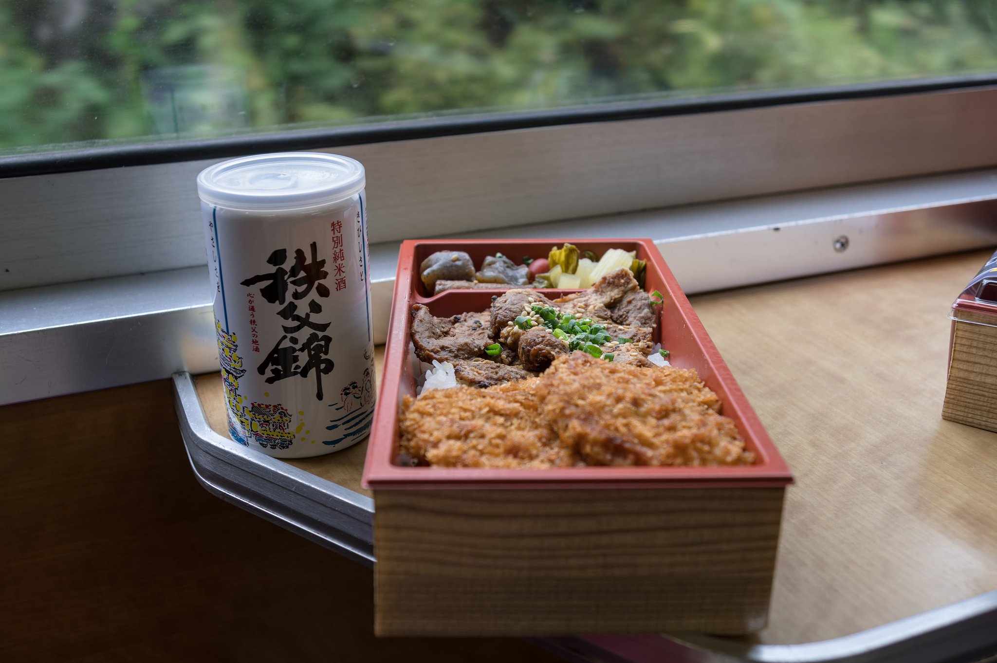SLには弁当と酒