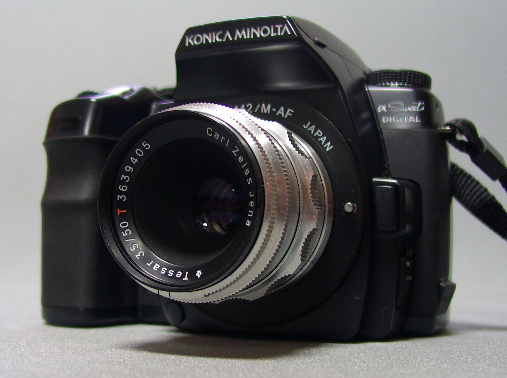 Carl Zeiss 　と　コニカミノルタ