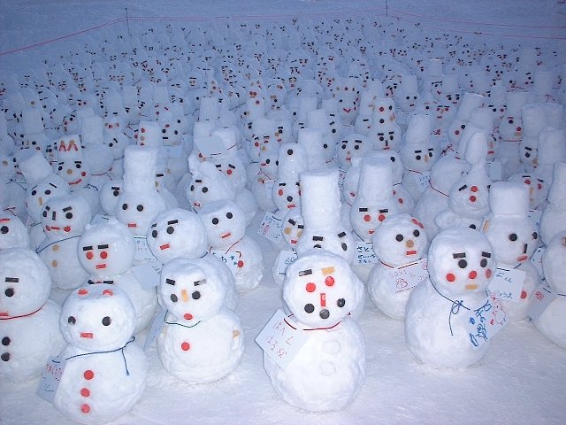 雪だるまの行進ょー！