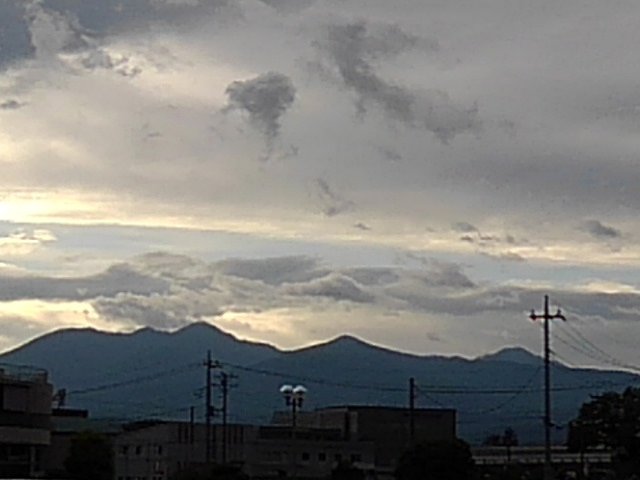 街中で見られた雨上がりの雲