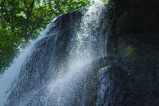 砕け落ちる