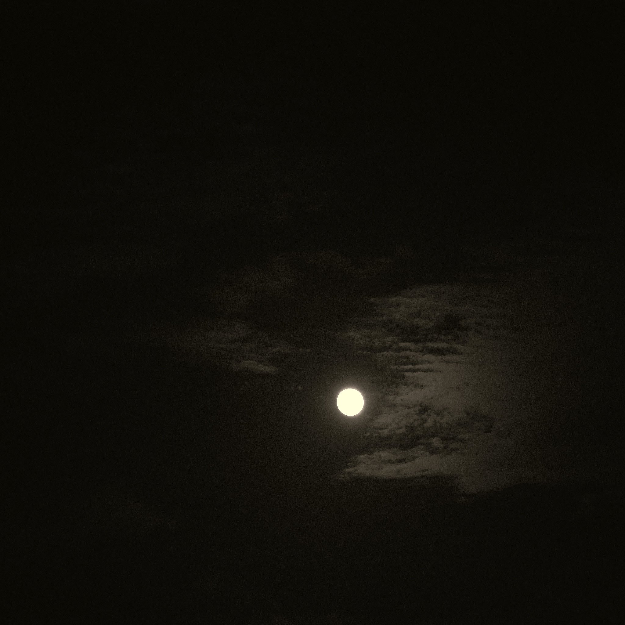 月