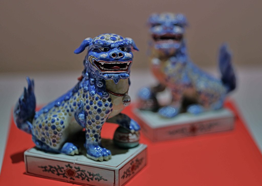色絵獅子置物