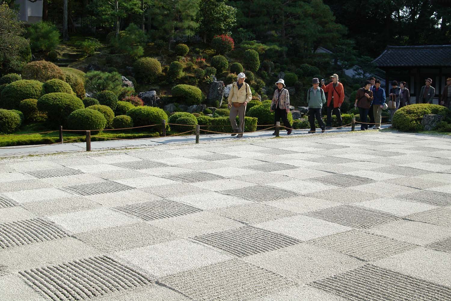拝観の行列