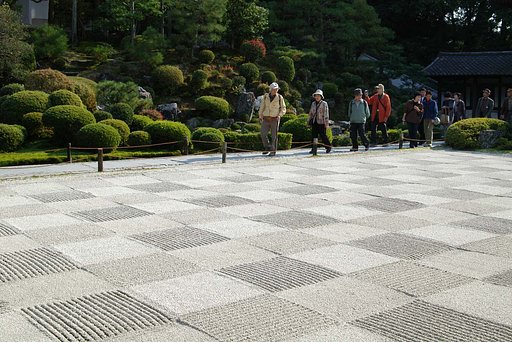 拝観の行列