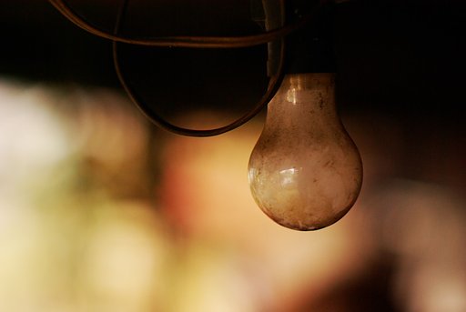 雨の日の電球