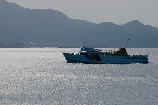 光の海に着く