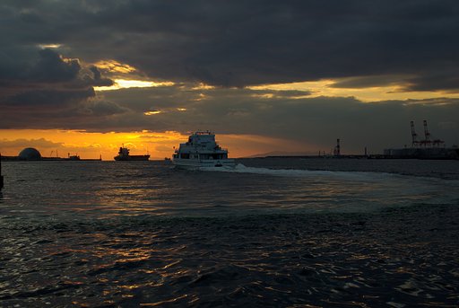 【陽光】夕暮れの出航