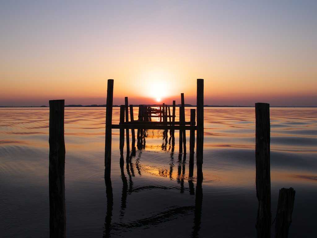 湖面と夕空の境界２