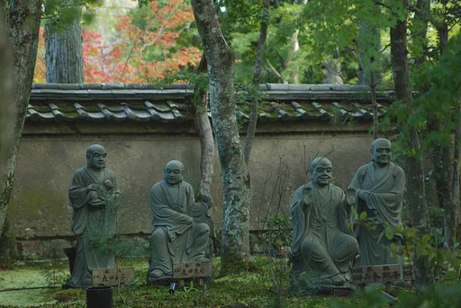 羅漢さんの居る庭