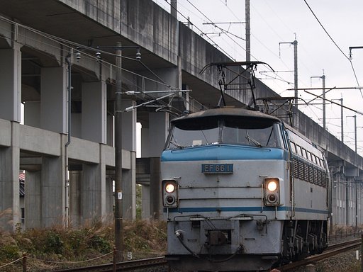 しまった！貨車引いてくるの忘れた！