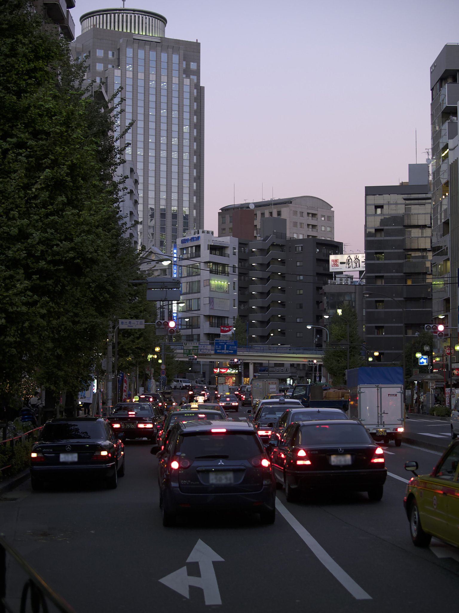 恵比寿、夕刻の交通量