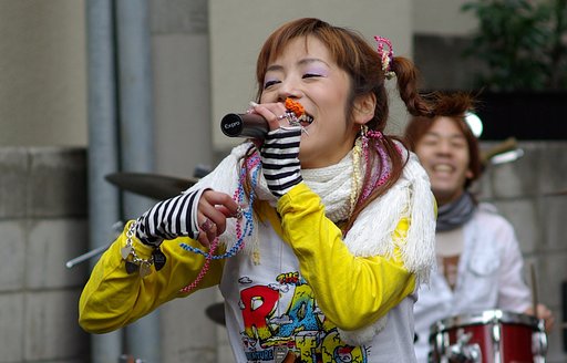 歌おうじゃないの