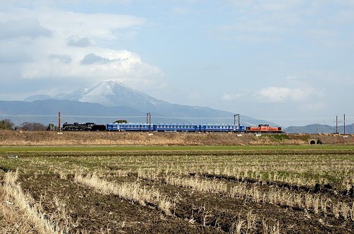 伊吹山をバックに　C-57