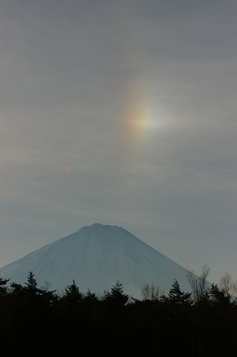 色づく雲