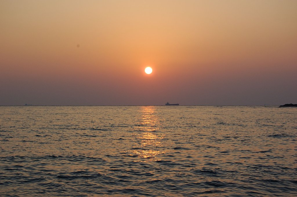 沈む夕日に・・・