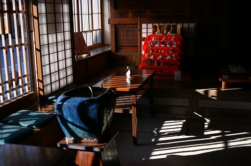 折りびなと火鉢