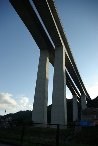 橋の下より