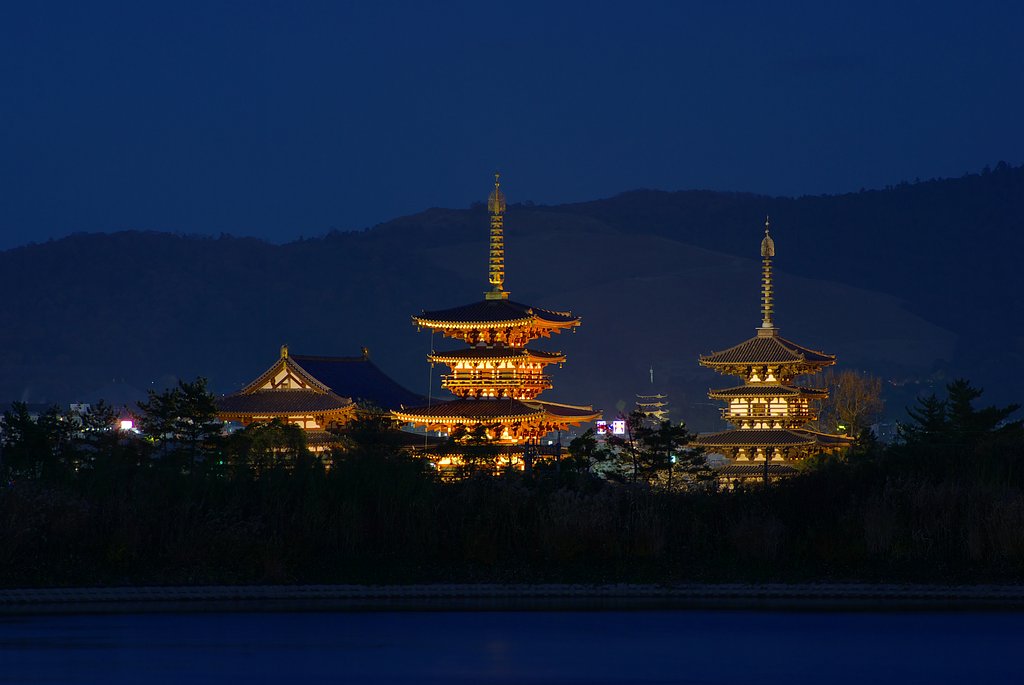 八世紀の首都の夜景（ちと青すぎた？）