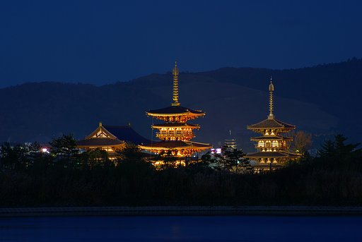 八世紀の首都の夜景（ちと青すぎた？）
