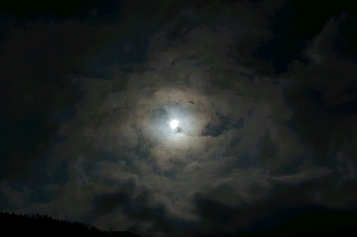 暗雲