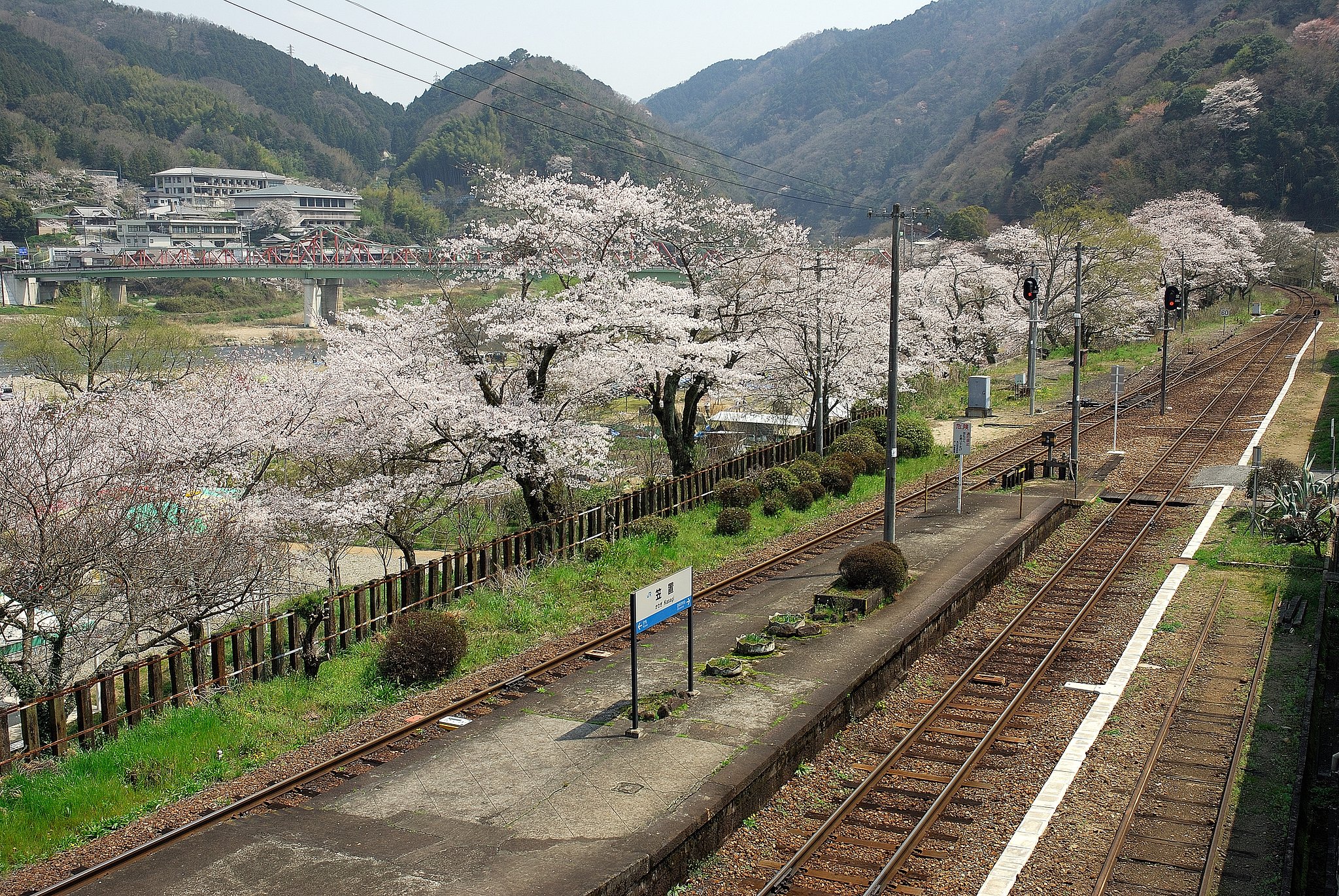 誰もいない駅？