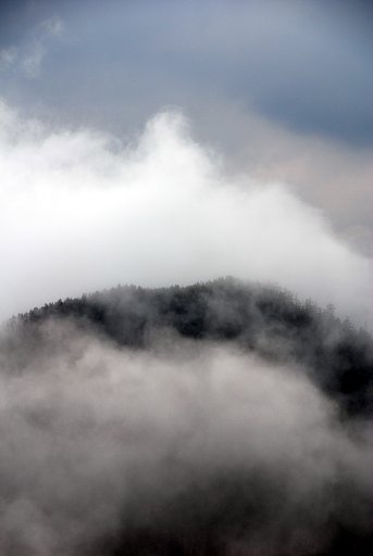 夢の庭園から霞の朝日岳
