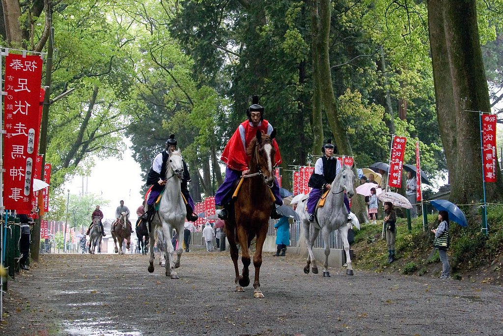 足伏走馬神事