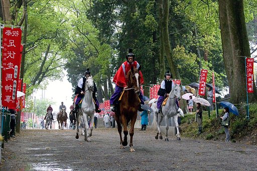 足伏走馬神事
